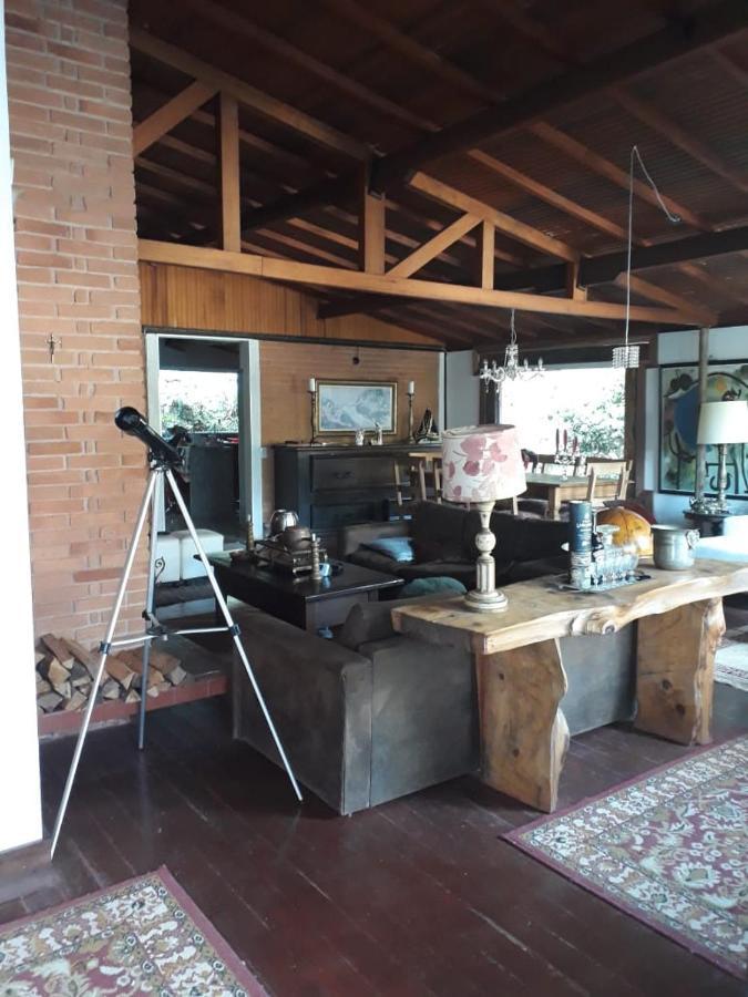 Villa Valentina Chalés com lareira e churrasqueira Campos do Jordão Esterno foto