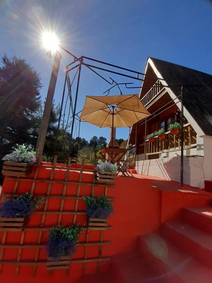 Villa Valentina Chalés com lareira e churrasqueira Campos do Jordão Esterno foto
